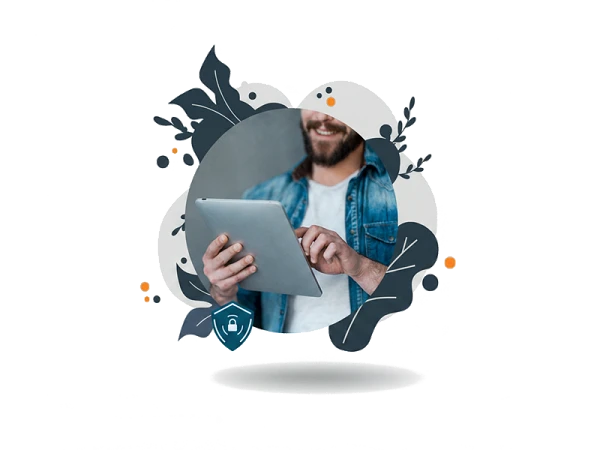 Ein lächelnder Mann hält ein Tablet in den Händen, umgeben von grafischen Elementen wie Blättern und Sicherheits-Symbolen.