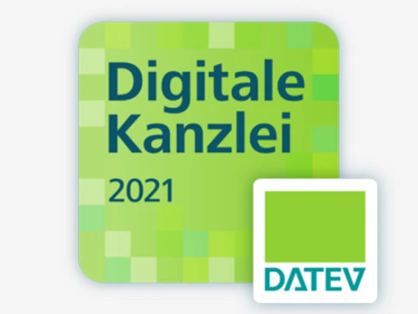 Ein grünes Icon mit dem Text "Digitale Kanzlei 2021" in blauer Schrift und einem kleineren Logo von DATEV in der unteren rechten Ecke.