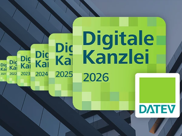 Das Bild zeigt mehrere aufeinanderfolgende grüne quadratische Symbole mit der Aufschrift „Digitale Kanzlei 2026“ und dem Logo von DATEV in der rechten unteren Ecke, vor einem modernen, geometrischen Hintergrund.